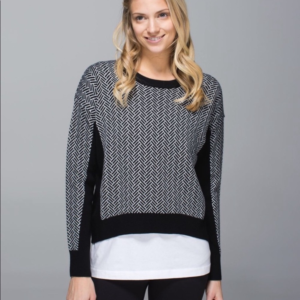 Lululemon Yogi Crew Sweater Merino Wool Black and White Size 4